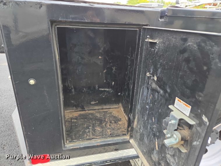 image for item EV5430 2018 Ford F550 Crew Cab flatbed truck