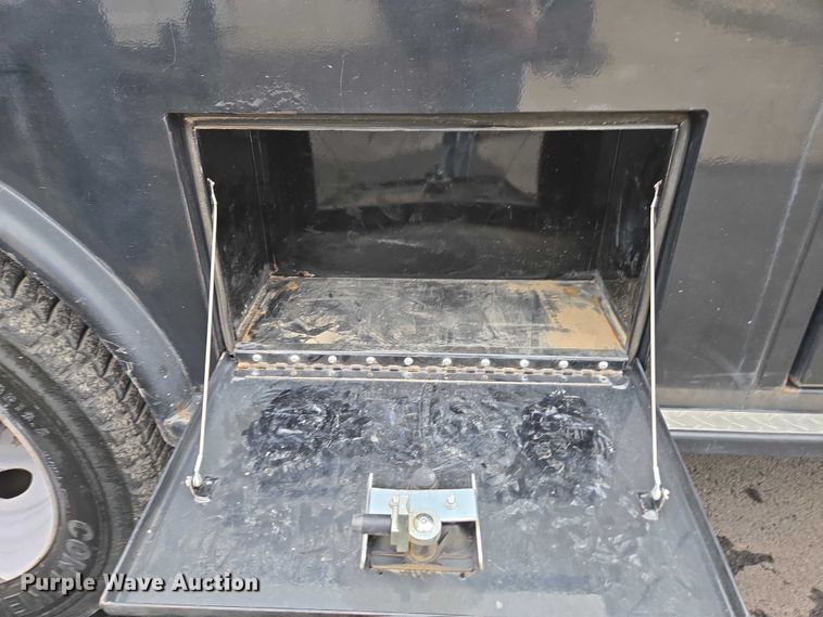 image for item EV5430 2018 Ford F550 Crew Cab flatbed truck