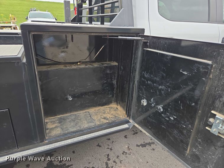 image for item EV5430 2018 Ford F550 Crew Cab flatbed truck