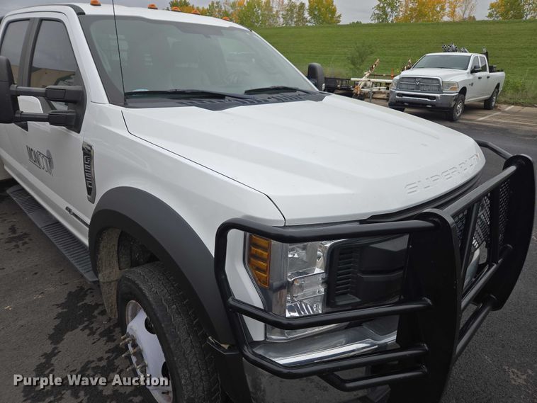 image for item EV5430 2018 Ford F550 Crew Cab flatbed truck