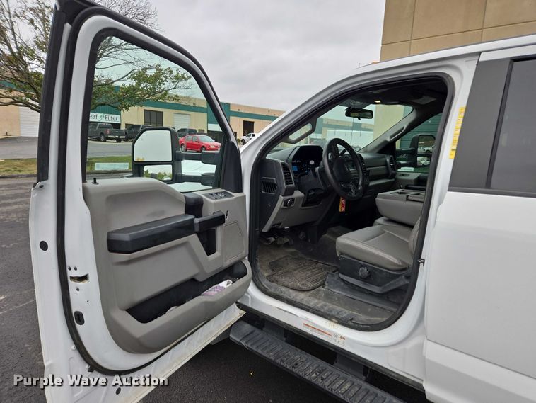 image for item EV5430 2018 Ford F550 Crew Cab flatbed truck