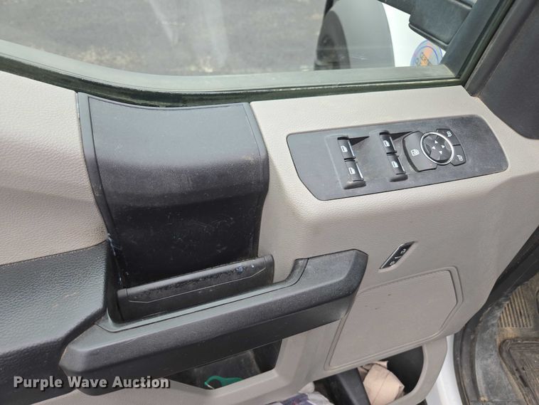 image for item EV5430 2018 Ford F550 Crew Cab flatbed truck