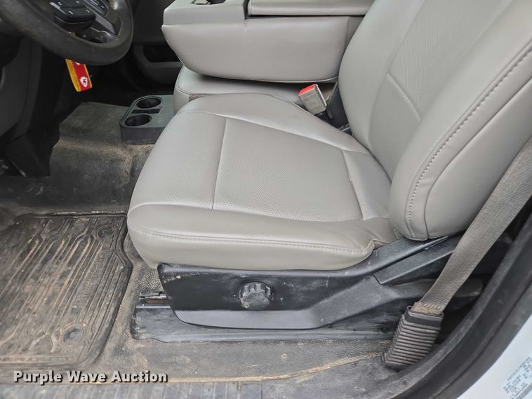 image for item EV5430 2018 Ford F550 Crew Cab flatbed truck