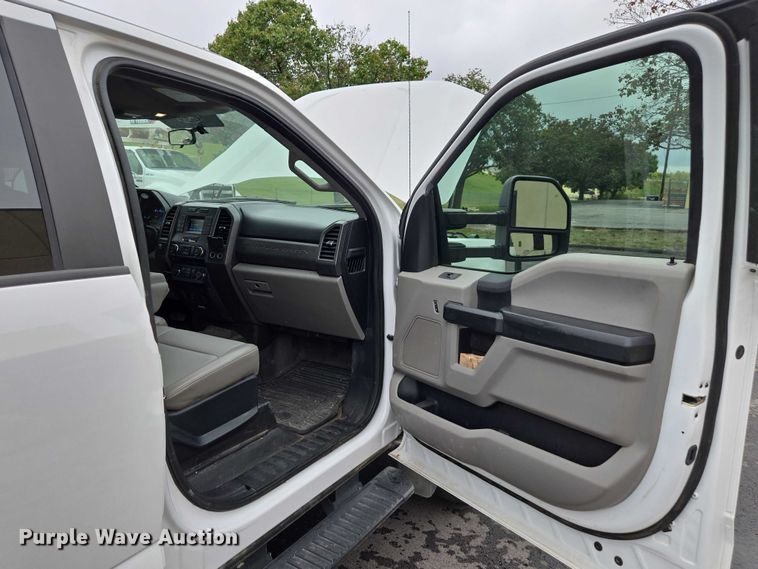 image for item EV5430 2018 Ford F550 Crew Cab flatbed truck