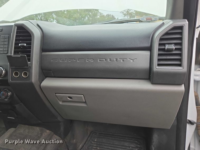 image for item EV5430 2018 Ford F550 Crew Cab flatbed truck