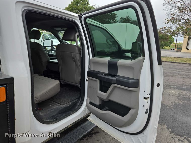 image for item EV5430 2018 Ford F550 Crew Cab flatbed truck