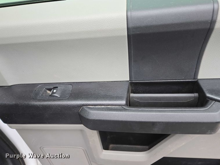 image for item EV5430 2018 Ford F550 Crew Cab flatbed truck