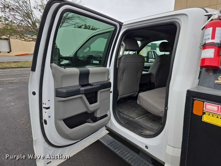 image for item EV5430 2018 Ford F550 Crew Cab flatbed truck