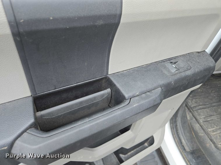 image for item EV5430 2018 Ford F550 Crew Cab flatbed truck