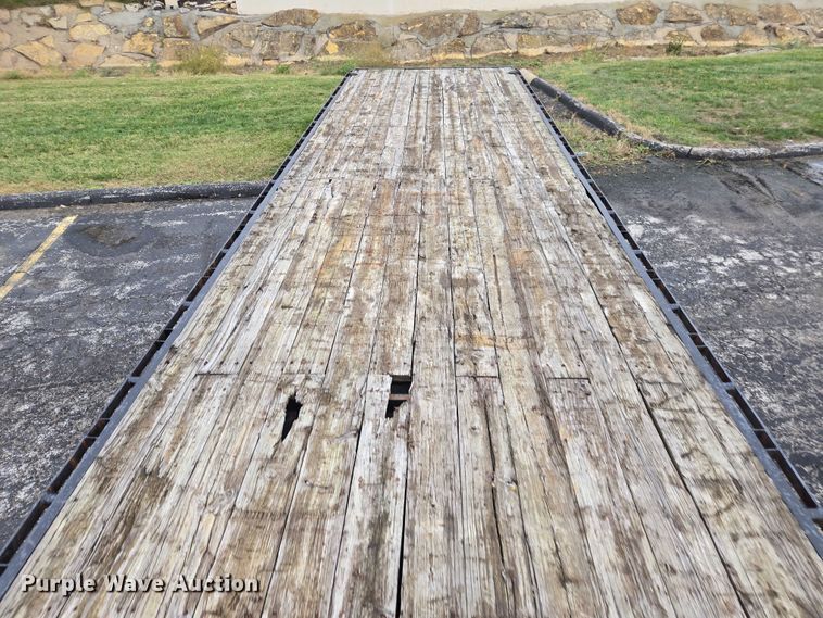 image for item EV5431 2013 Maxey flatbed trailer