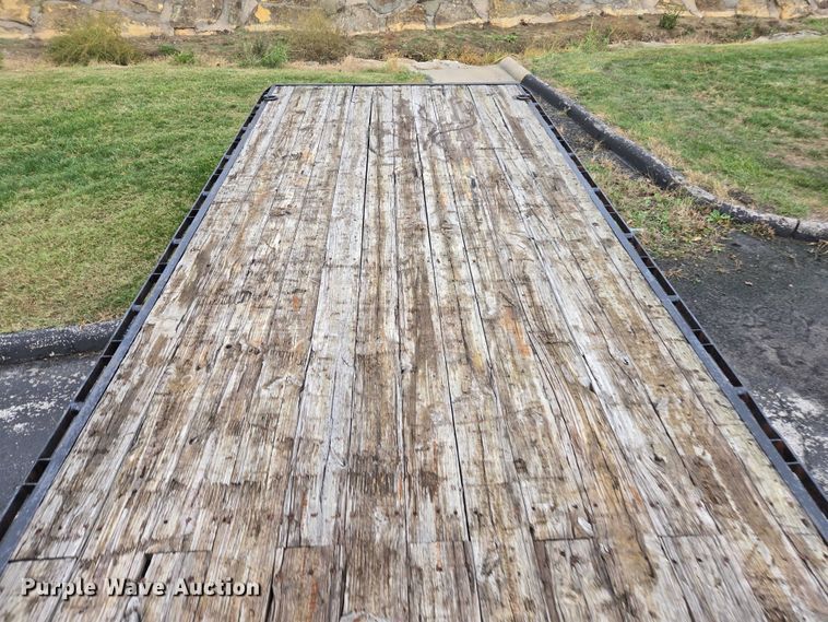 image for item EV5431 2013 Maxey flatbed trailer