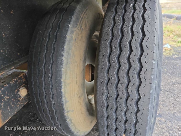 image for item EV5431 2013 Maxey flatbed trailer