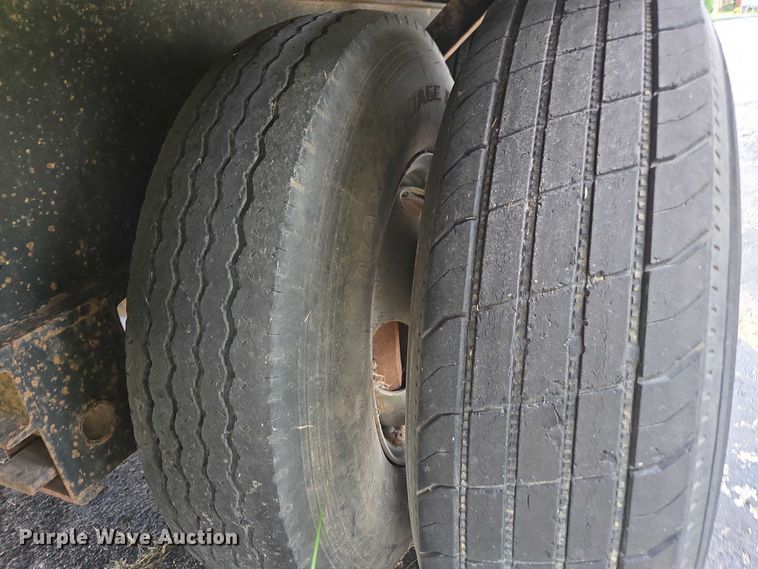 image for item EV5431 2013 Maxey flatbed trailer