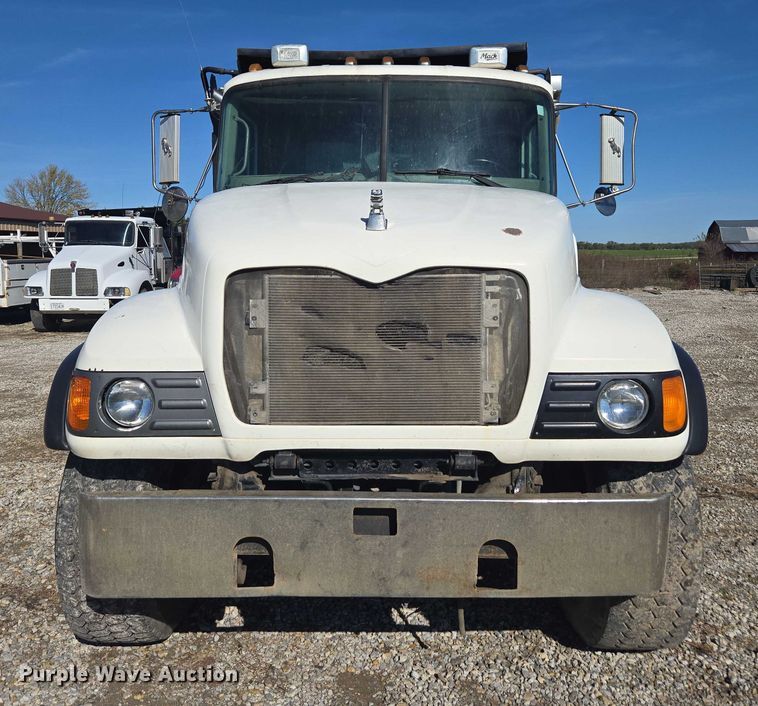 image for item EV5473 2005 Mack CV dump truck