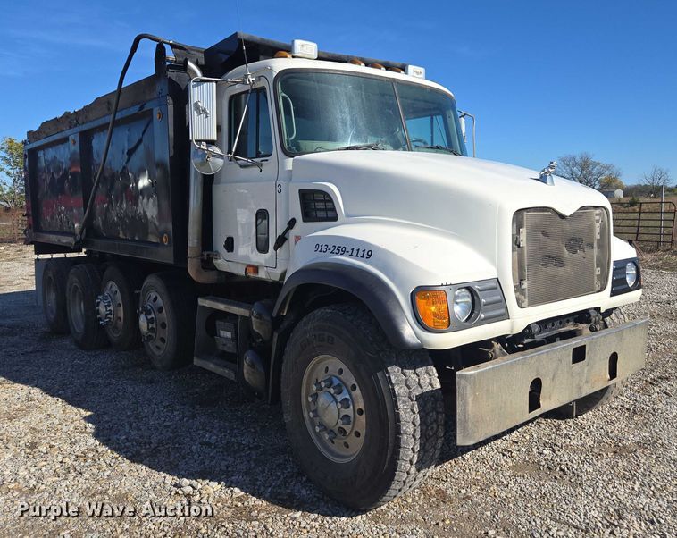 image for item EV5473 2005 Mack CV dump truck