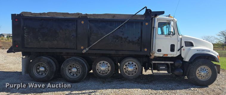 image for item EV5473 2005 Mack CV dump truck