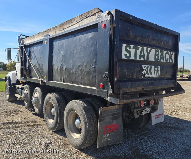 image for item EV5473 2005 Mack CV dump truck