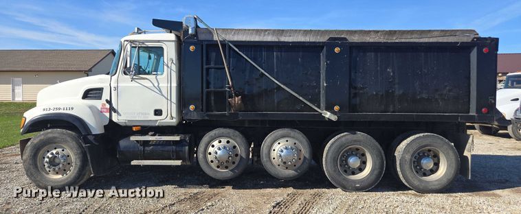 image for item EV5473 2005 Mack CV dump truck