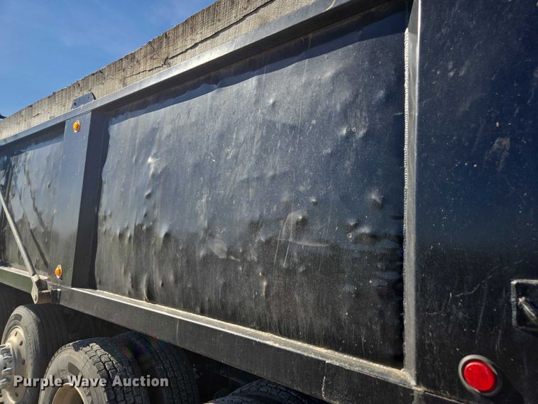 image for item EV5473 2005 Mack CV dump truck