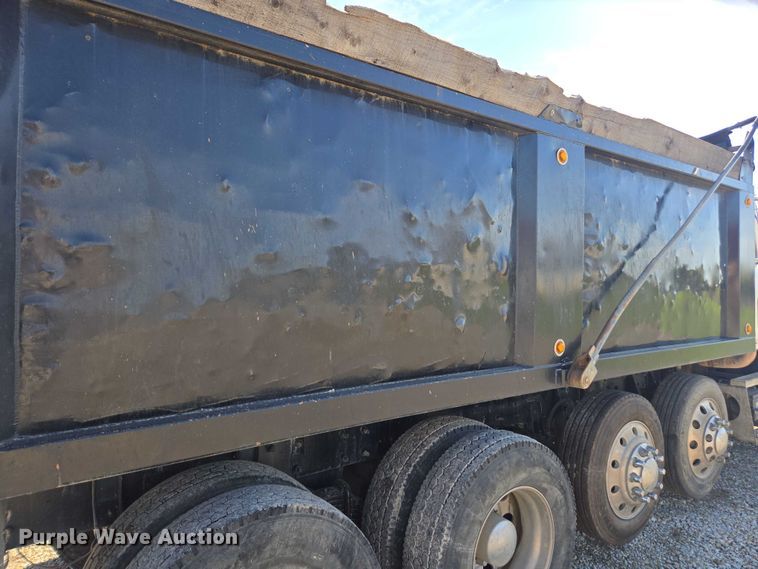 image for item EV5473 2005 Mack CV dump truck