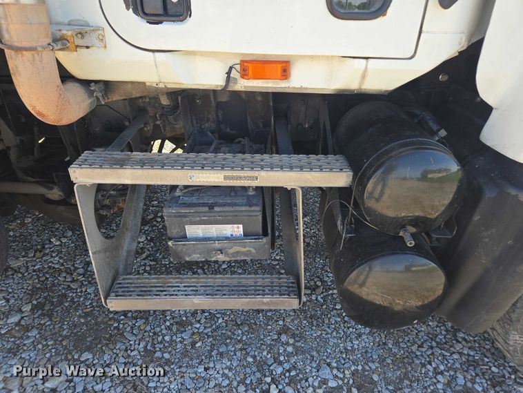 image for item EV5473 2005 Mack CV dump truck