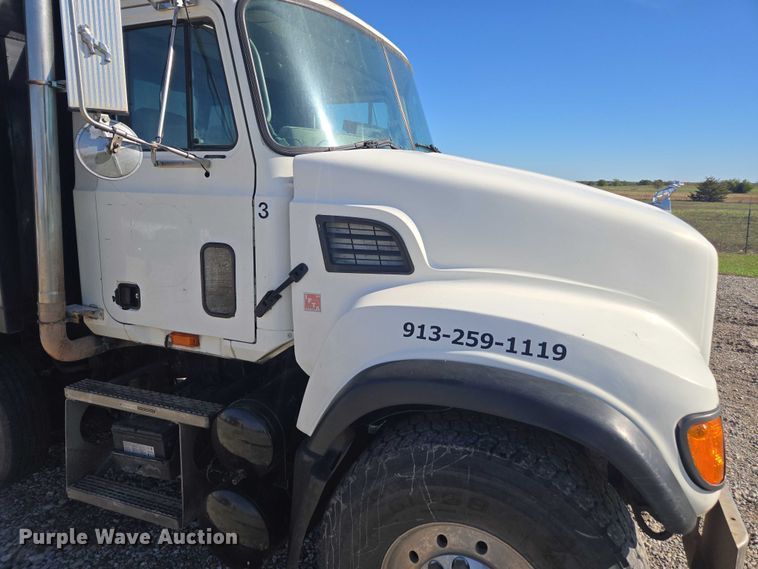 image for item EV5473 2005 Mack CV dump truck