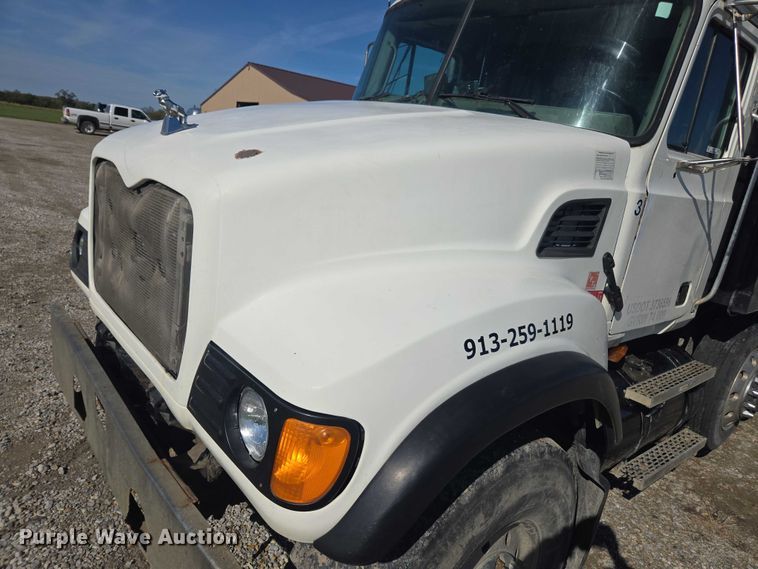 image for item EV5473 2005 Mack CV dump truck