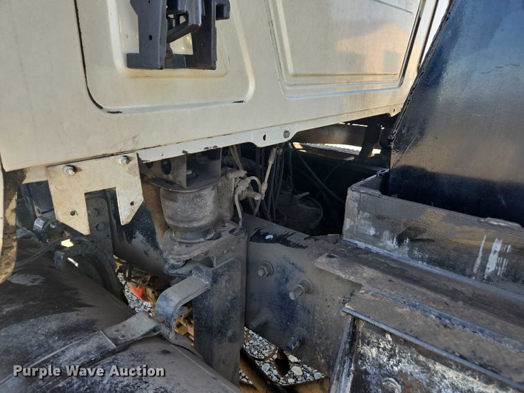 image for item EV5473 2005 Mack CV dump truck