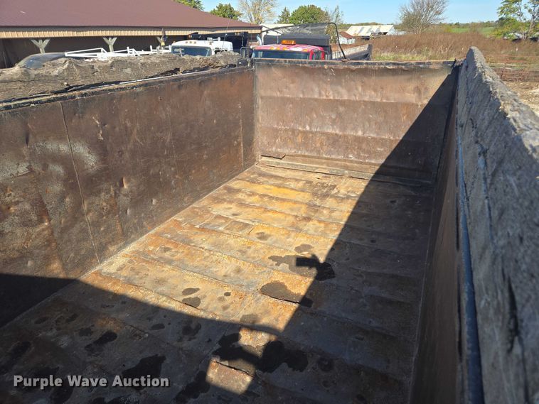 image for item EV5473 2005 Mack CV dump truck