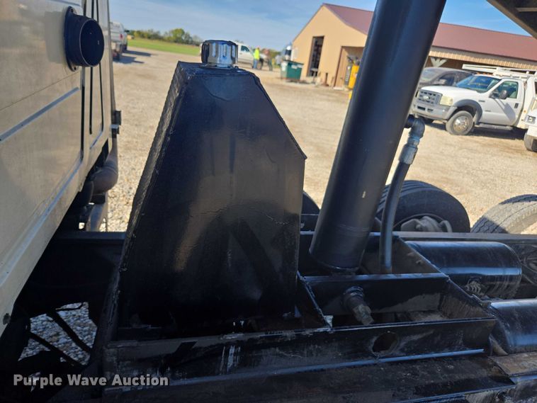 image for item EV5473 2005 Mack CV dump truck