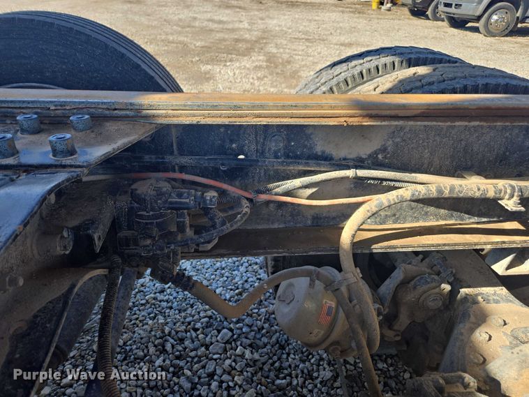 image for item EV5473 2005 Mack CV dump truck