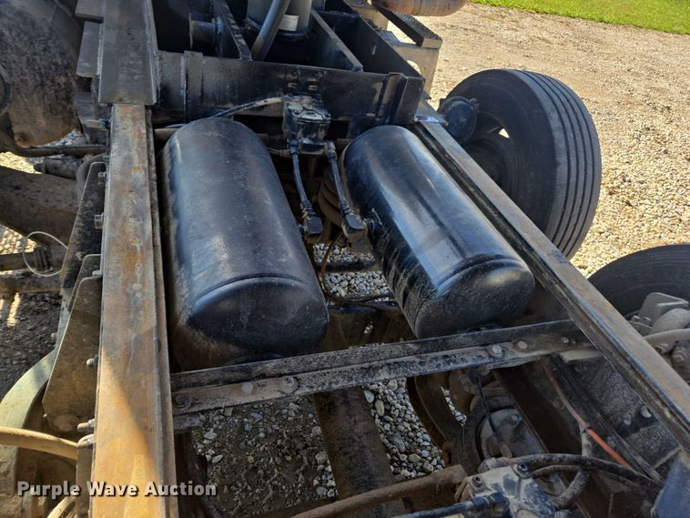 image for item EV5473 2005 Mack CV dump truck