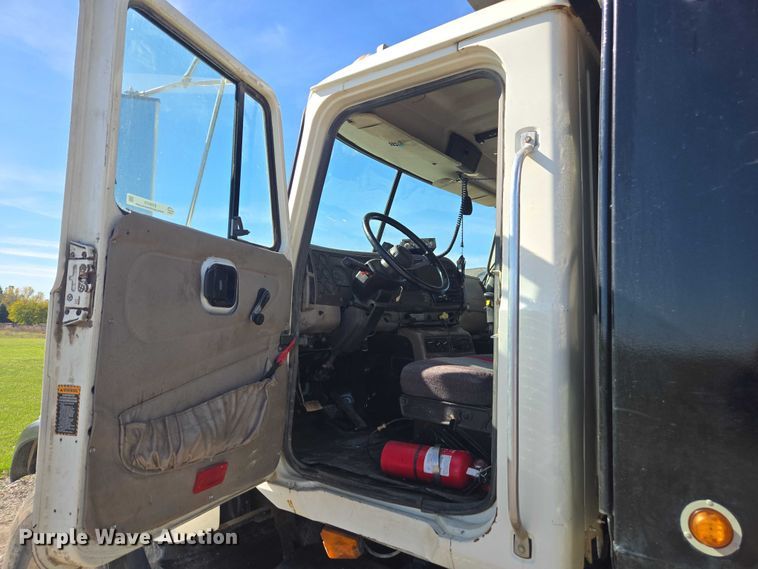 image for item EV5473 2005 Mack CV dump truck