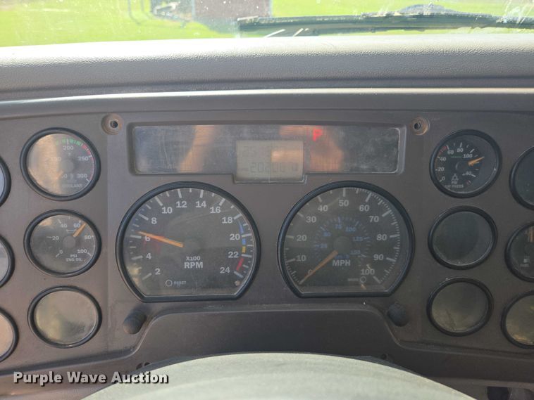 image for item EV5473 2005 Mack CV dump truck