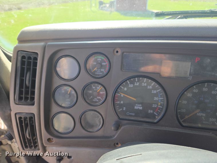 image for item EV5473 2005 Mack CV dump truck