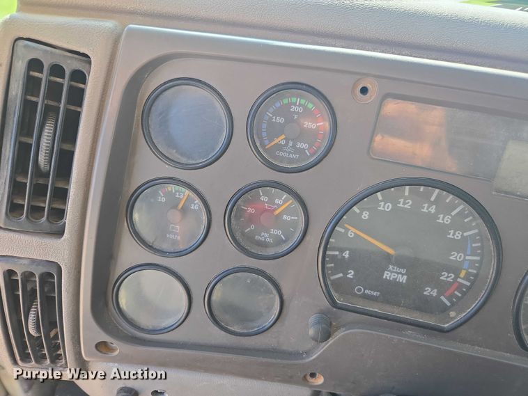 image for item EV5473 2005 Mack CV dump truck