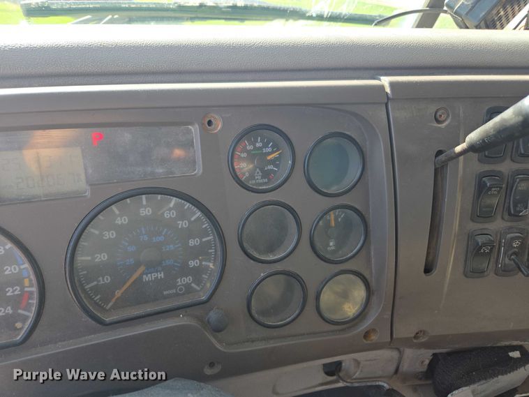 image for item EV5473 2005 Mack CV dump truck