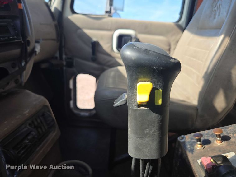 image for item EV5473 2005 Mack CV dump truck