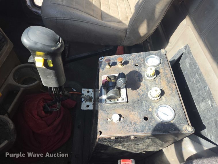 image for item EV5473 2005 Mack CV dump truck