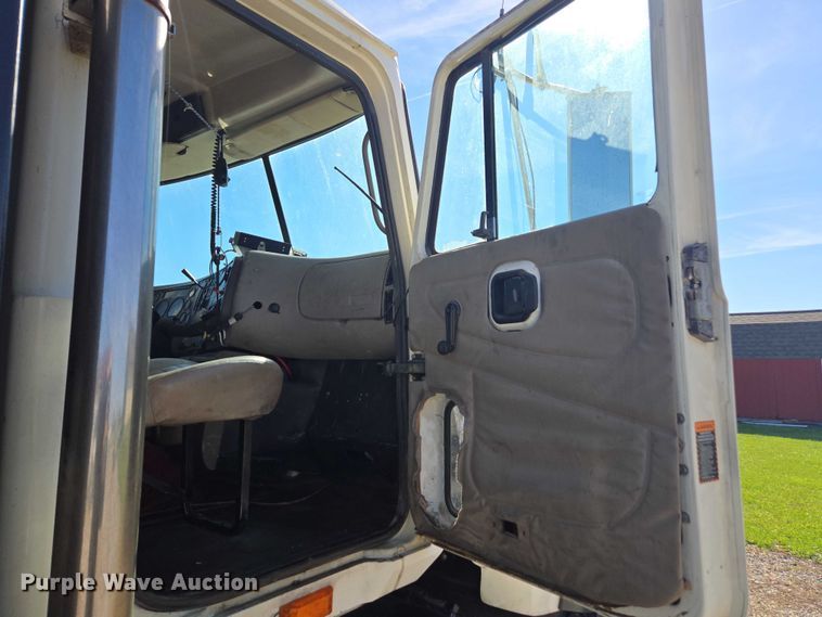 image for item EV5473 2005 Mack CV dump truck