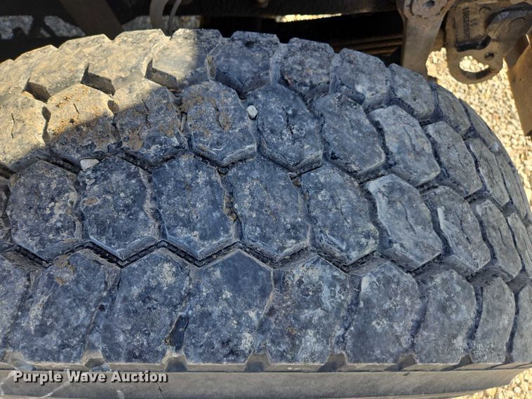 image for item EV5473 2005 Mack CV dump truck