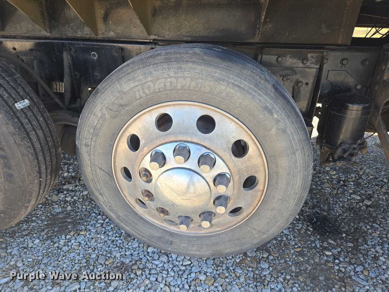 image for item EV5473 2005 Mack CV dump truck