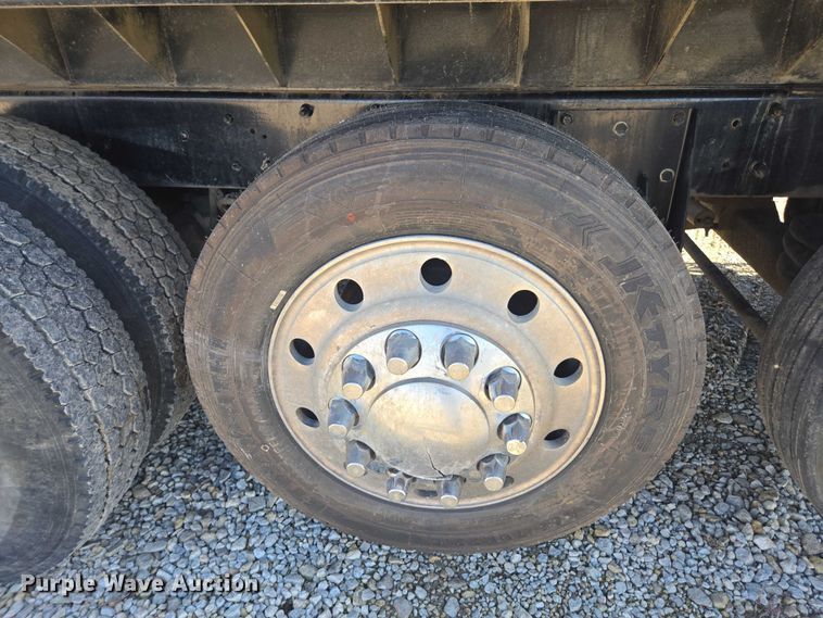 image for item EV5473 2005 Mack CV dump truck