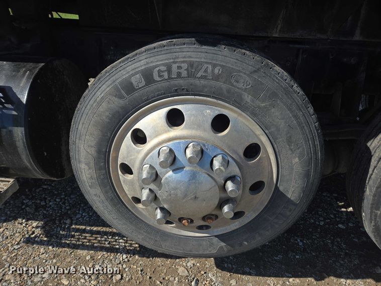 image for item EV5473 2005 Mack CV dump truck