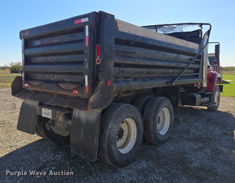 image for item EV5474 2006 International 7400 dump truck