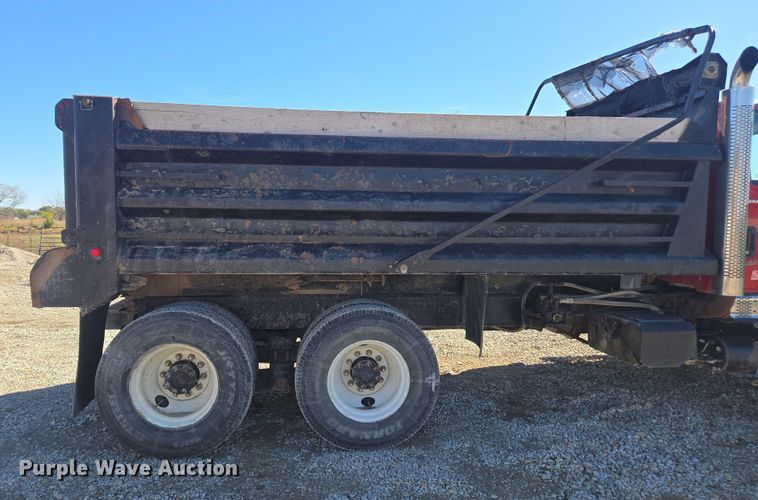 image for item EV5474 2006 International 7400 dump truck