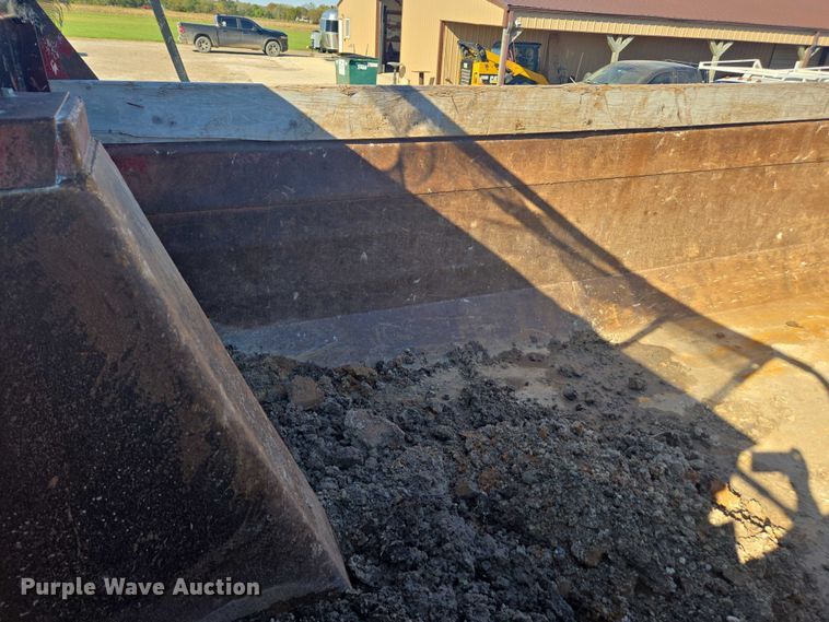 image for item EV5474 2006 International 7400 dump truck