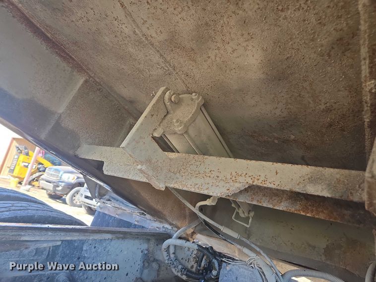 image for item EV5474 2006 International 7400 dump truck