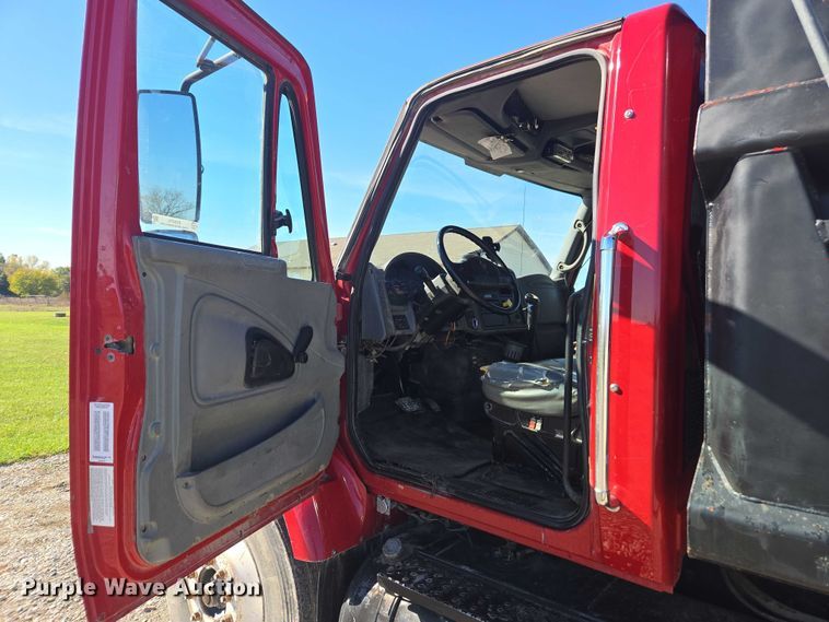 image for item EV5474 2006 International 7400 dump truck