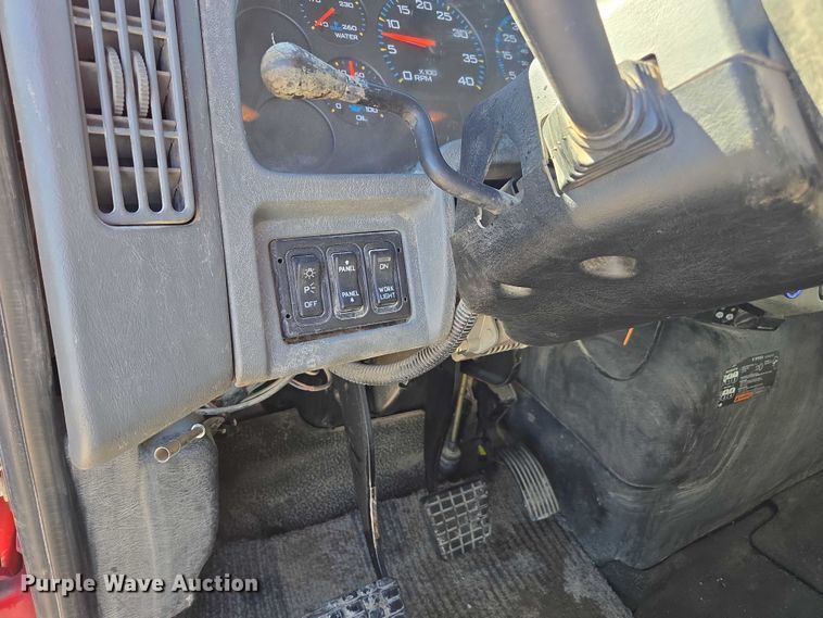 image for item EV5474 2006 International 7400 dump truck